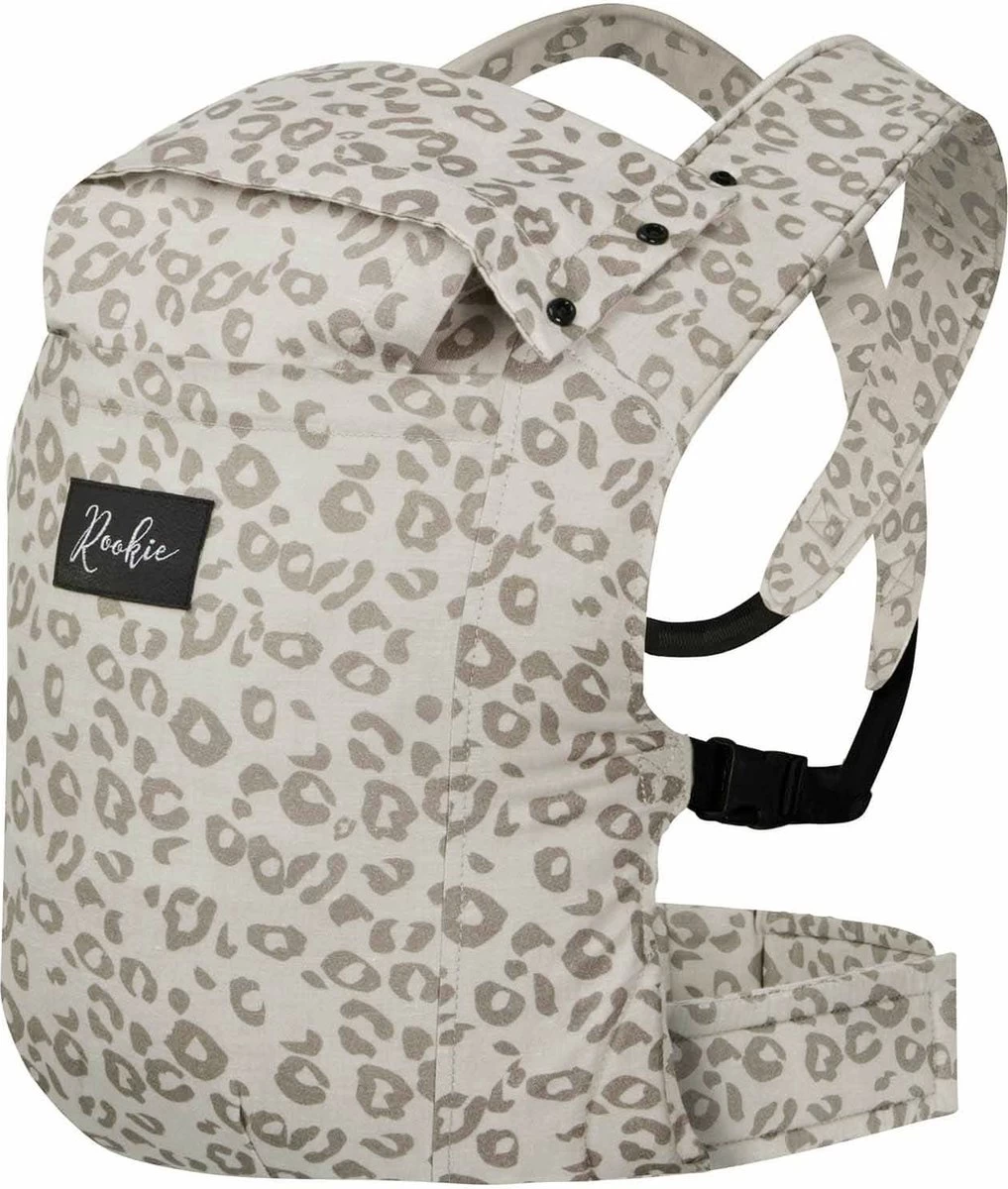 ROOKIE Baby Premium Draagzak- Design Buikdrager - Comfortabel En Ergonomisch - Pasgeboren Babydrager - Peuterdrager - Biologisch Katoen - Super Zacht - Unisex: Voor Mama En Papa (Leoprint Beige) 4 ROOKIE Baby Premium Draagzak- Design Buikdrager - Comfortabel En Ergonomisch - Pasgeboren Babydrager - Peuterdrager - Biologisch Katoen - Super Zacht - Unisex: Voor Mama En Papa (Leoprint Beige) - Afbeelding 4
