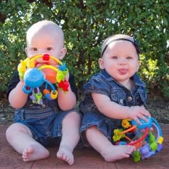 Playgro Speel En Leerbal - Grijp- En Bijtspeelgoed - Klikklak Geluiden - Spiegeltje - Kralen - Cilinder Met Rattelende Ballen -Babyproducten Uitverkoop 1200x1200 135