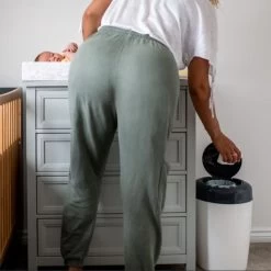 Tommee Tippee Simplee Sangenic Luieremmer, Milieuvriendelijker Systeem, Inclusief 6 Navulcassettes Met Duurzaam Geproduceerde Antibacteriële GREENFILM, Grijs 12 Tommee Tippee Simplee Sangenic Luieremmer, Milieuvriendelijker Systeem, Inclusief 6 Navulcassettes Met Duurzaam Geproduceerde Antibacteriële GREENFILM, Grijs -Babyproducten Uitverkoop 1200x1200 2168