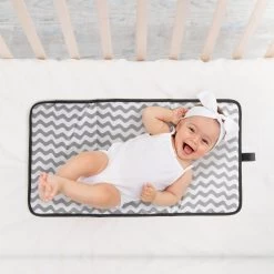 Brisby Slijtvaste Luiertas – Verzorgingstas - Two Tone Zwart En Donkergrijs - Inclusief Verschoonmatje - Isoleervakken - Met Geïntegreerde Kinderwagen Haken -Babyproducten Uitverkoop 1200x1200 400