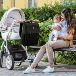 Brisby Slijtvaste Luiertas – Verzorgingstas - Two Tone Zwart En Donkergrijs - Inclusief Verschoonmatje - Isoleervakken - Met Geïntegreerde Kinderwagen Haken -Babyproducten Uitverkoop 1200x1200 402