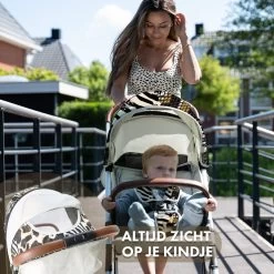 Deryan Luxe Rolo Luxe Lichtgewicht Buggy - Zoo Creme -Babyproducten Uitverkoop 1200x1200 557