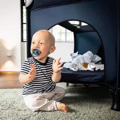 Hauck Dream N Play Plus Campingbedje Set - Met Matras En Muggennet - Navy -Babyproducten Uitverkoop 1200x1200 633