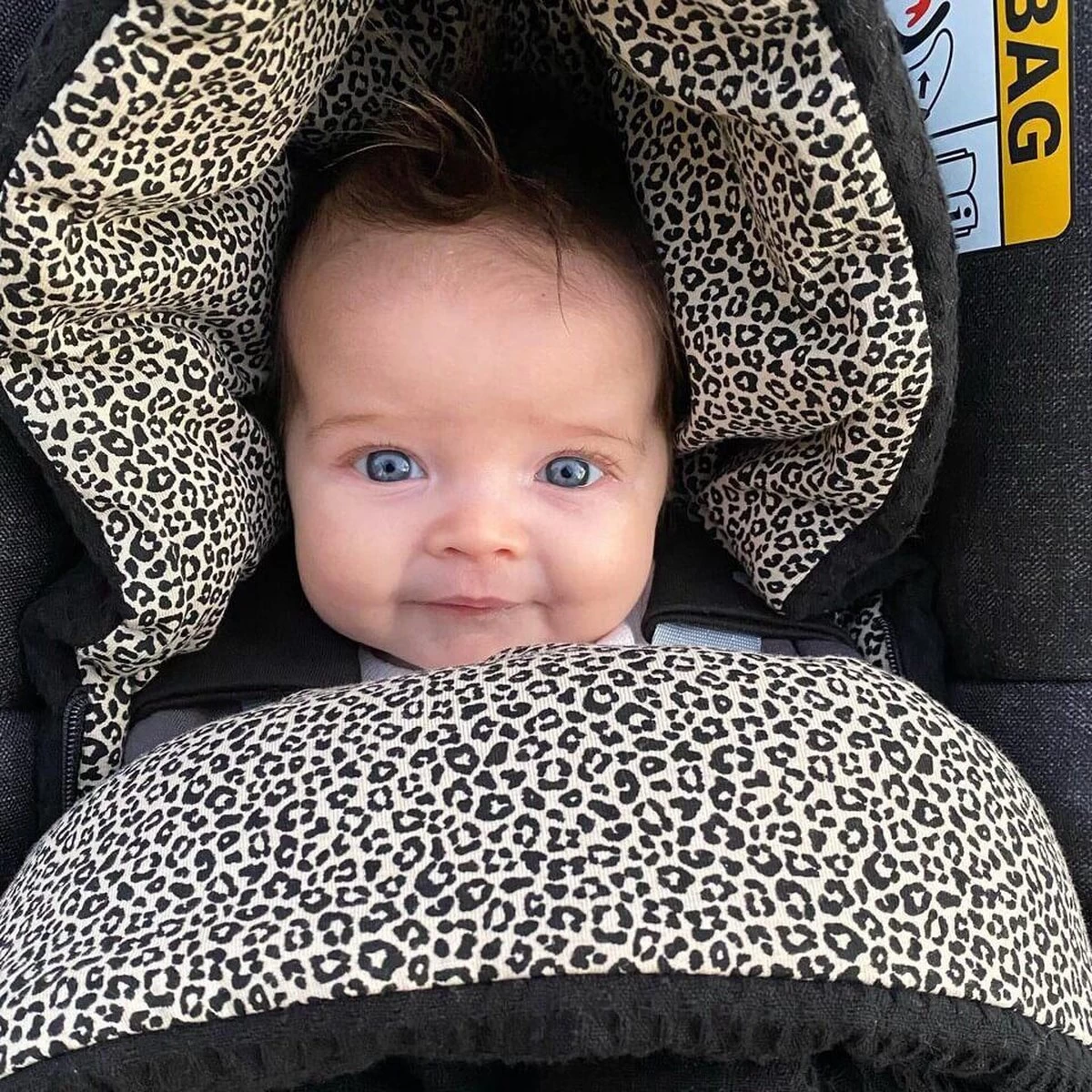 Ukje Voetenzak Baby Autostoel - Universeel - Geschikt Voor Maxi Cosi Cybex Doona - Superzacht Katoen - Zwart Wafel - Luipaard 5 Ukje Voetenzak Baby Autostoel - Universeel - Geschikt Voor Maxi Cosi Cybex Doona - Superzacht Katoen - Zwart Wafel - Luipaard - Afbeelding 5