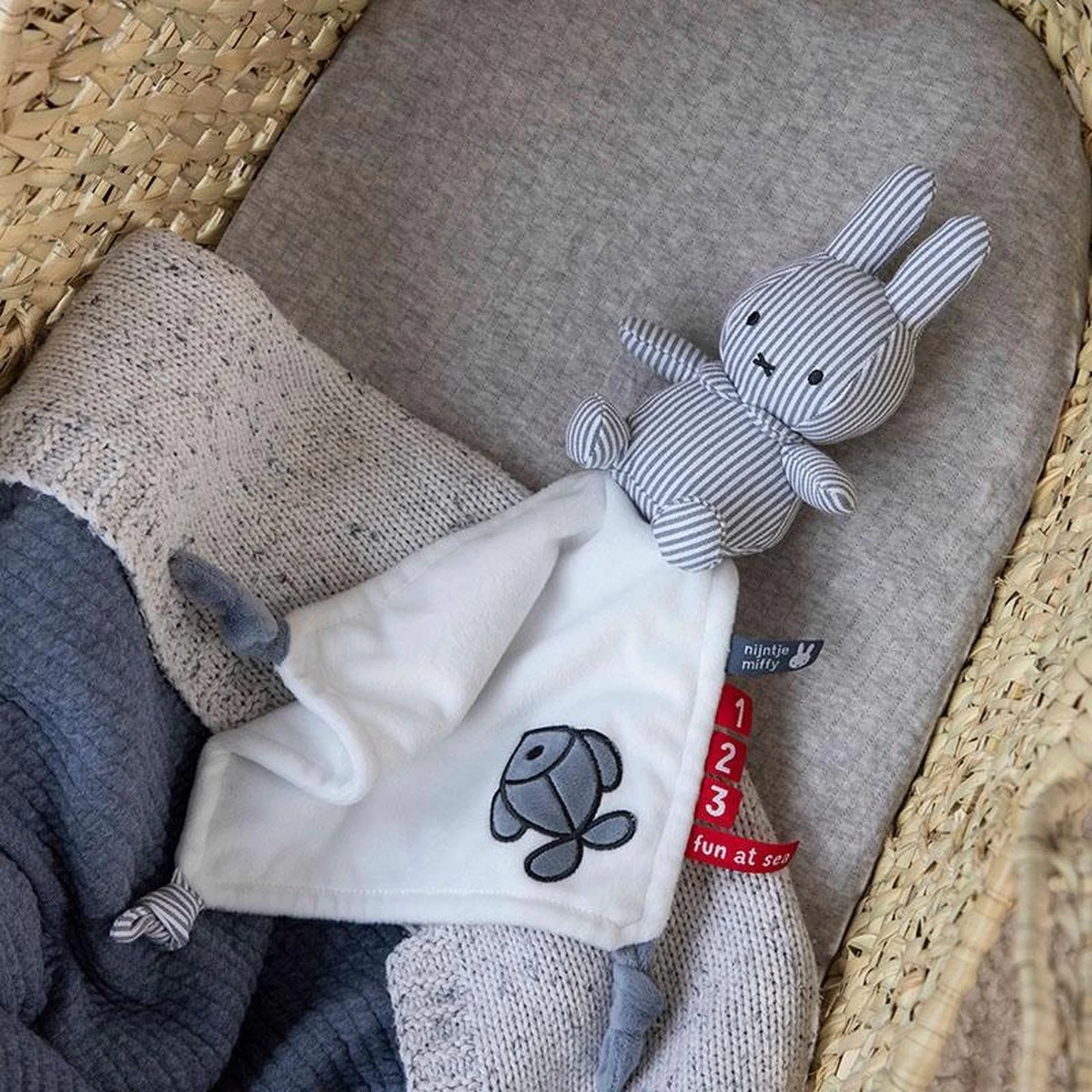 Nijntje - Knuffeldoekje - Fun At Sea 5 Nijntje - Knuffeldoekje - Fun At Sea - Afbeelding 5