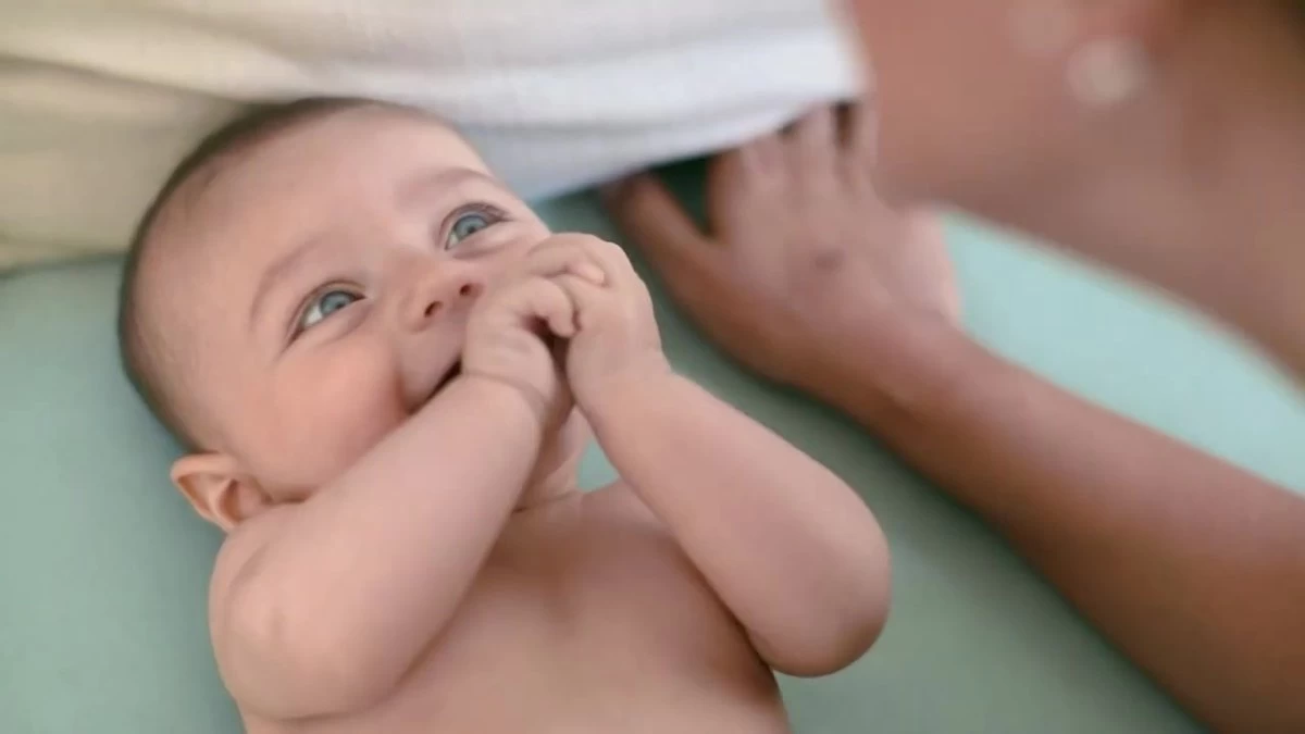 Pampers® Pampers - Premium Protection - Maat 2 - Mega Maandbox - 324 Luiers 10 Pampers® Pampers - Premium Protection - Maat 2 - Mega Maandbox - 324 Luiers - Afbeelding 10