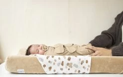 SwaddleMeyco Inbakerdoek Uni - Sand - 0-3 Maanden -Babyproducten Uitverkoop 1200x760 1