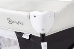 Campingbed BabyGO Sleeper DeLuxe Zwart (incl. Bodemverhoger) -Babyproducten Uitverkoop 1200x798 2