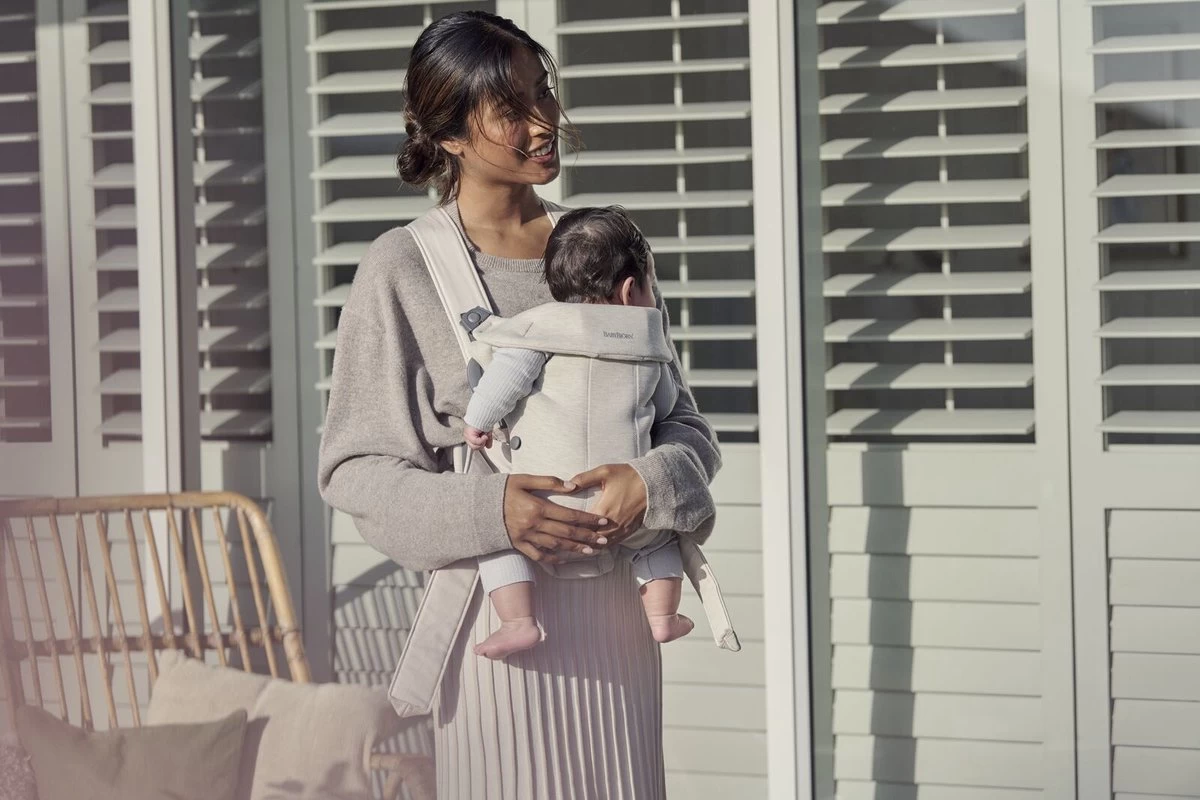 BabyBjörn Draagzak Mini - 3D Jersey - Lichtbeige 4 BabyBjörn Draagzak Mini - 3D Jersey - Lichtbeige - Afbeelding 4