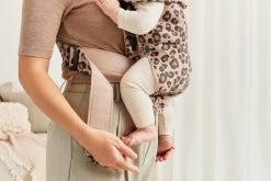 BabyBjörn Draagzak Mini - Cotton - Beige-Luipaard 11 BabyBjörn Draagzak Mini - Cotton - Beige-Luipaard -Babyproducten Uitverkoop 1200x800 30