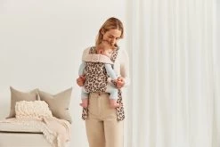 BabyBjörn Draagzak Mini - Cotton - Beige-Luipaard 12 BabyBjörn Draagzak Mini - Cotton - Beige-Luipaard -Babyproducten Uitverkoop 1200x800 31