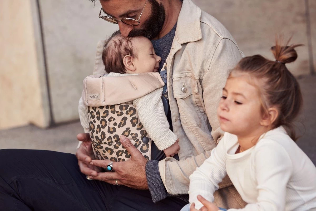 BabyBjörn Draagzak Mini - Cotton - Beige-Luipaard 8 BabyBjörn Draagzak Mini - Cotton - Beige-Luipaard - Afbeelding 8