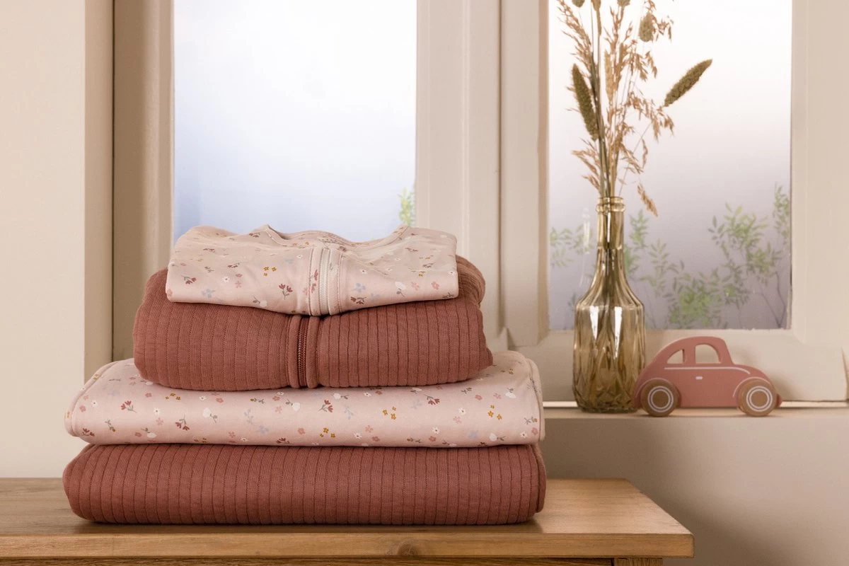 Little Dutch Ledikantdeken Little Pink Flowers 4 Little Dutch Ledikantdeken Little Pink Flowers - Afbeelding 4