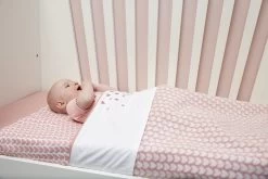 Meyco Knitted Heart Swaddle - 3-pack - Hydrofiel - Pink - 120x120cm 7 Meyco Knitted Heart Swaddle - 3-pack - Hydrofiel - Pink - 120x120cm -Babyproducten Uitverkoop 1200x800 390