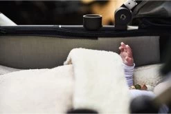 Jollein Voetenzak Voor Autostoel & Kinderwagen - Bliss Knit - Nougat -Babyproducten Uitverkoop 1200x804 1