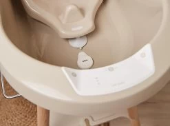 Bundel! Bad Sense Edition (Bad, Digitale Thermometer En Standaard) In De Kleur 'Taupe' Van Bébé-jou. -Babyproducten Uitverkoop 1200x887 5