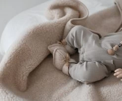 WOLLIES Amsterdam - Wieg Deken - Amandel - Merino Wol - 75 X 100 CM 13 WOLLIES Amsterdam - Wieg Deken - Amandel - Merino Wol - 75 X 100 CM -Babyproducten Uitverkoop 1200x992 2