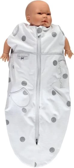 Puckababy Inbakerslaapzak Original Mini - 3-6 Maanden - White Dotty 11 Puckababy Inbakerslaapzak Original Mini - 3-6 Maanden - White Dotty -Babyproducten Uitverkoop 530x1200
