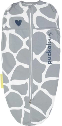 Puckababy Inbakerslaapzak Original Mini - 3-6 Maanden - Giraph Sky -Babyproducten Uitverkoop 598x1200 3