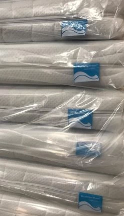 Ledikant Matras 60x120 X14cm Koudschuim Hybrid Matras Met Anti-allergische Wasbare Hoes / Tijk Met Rits -Babyproducten Uitverkoop 691x1200 3