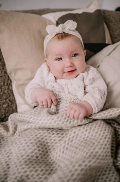 Wiegdeken Wol - Pure Baby Love - Bee - Taupe -Babyproducten Uitverkoop 797x1200 3