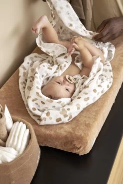 Meyco Stains Swaddle - 2-pack - Neutral - 120x120cm 9 Meyco Stains Swaddle - 2-pack - Neutral - 120x120cm -Babyproducten Uitverkoop 800x1200 301