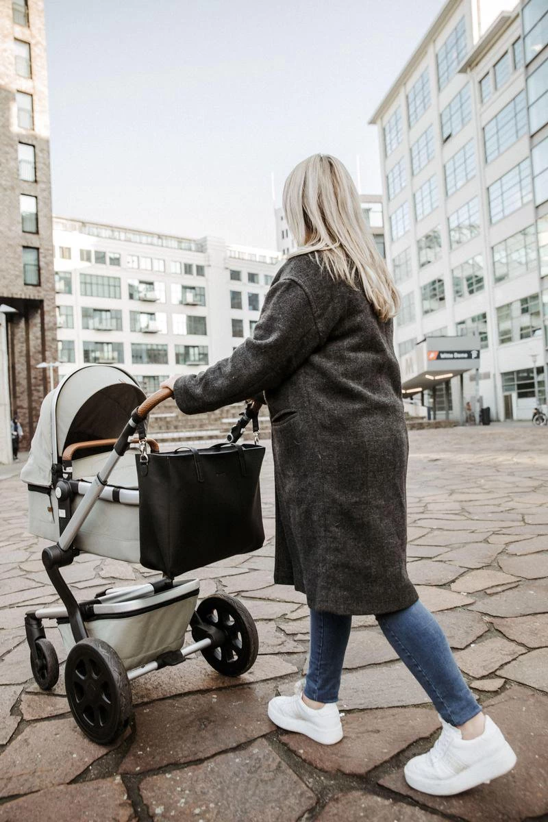 Snoozzz Luiertas Luxe Verzorgingstas – Inclusief Uitneembare Tas Organizer Met Thermovak, Stroller Hooks En Verschoningsmatje - Zwart 8 Snoozzz Luiertas Luxe Verzorgingstas – Inclusief Uitneembare Tas Organizer Met Thermovak, Stroller Hooks En Verschoningsmatje - Zwart - Afbeelding 8