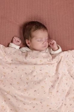 Little Dutch Ledikantdeken Little Pink Flowers 6 Little Dutch Ledikantdeken Little Pink Flowers -Babyproducten Uitverkoop 801x1200 54