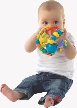 Playgro Speel En Leerbal - Grijp- En Bijtspeelgoed - Klikklak Geluiden - Spiegeltje - Kralen - Cilinder Met Rattelende Ballen -Babyproducten Uitverkoop 849x1200 1
