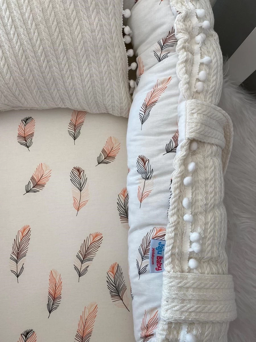 SNS Baby - Babynestje En Hoofdkussen - Organische Katoen - Antibacterieel Babynestje - Anti-Allergisch Babynestje - Wit En Veer Patroon - 74 X 40 Cm 2 SNS Baby - Babynestje En Hoofdkussen - Organische Katoen - Antibacterieel Babynestje - Anti-Allergisch Babynestje - Wit En Veer Patroon - 74 X 40 Cm - Afbeelding 2