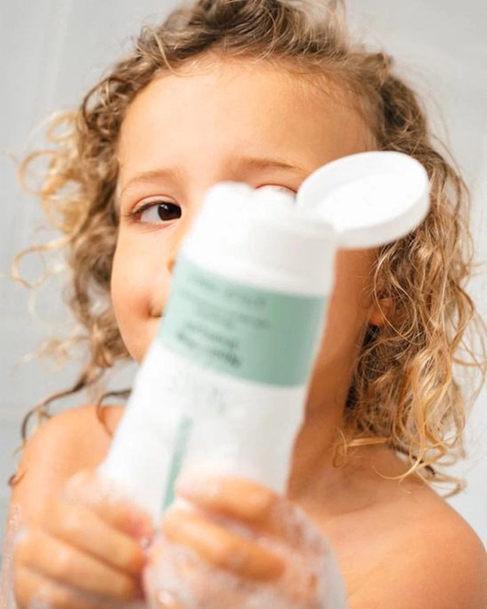 Naïf Verzorgende Shampoo - Baby En Kind - 200ml - Met Natuurlijke Ingrediënten 5 Naïf Verzorgende Shampoo - Baby En Kind - 200ml - Met Natuurlijke Ingrediënten - Afbeelding 5